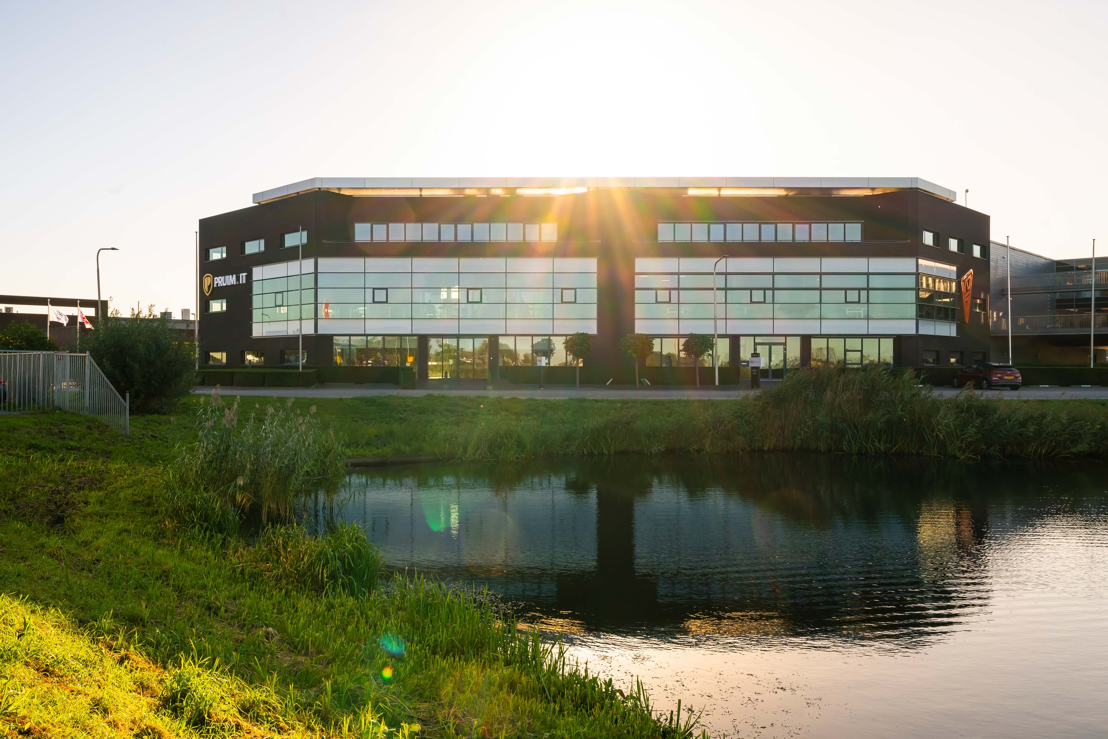 Wat doe je zelf, wat doe je niet en wat besteed je uit?